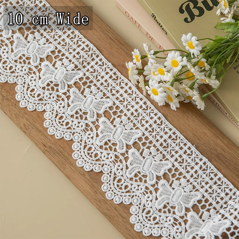 ruban dentelle papillons motifs floraux noir blanc bordure dentelée large 10cm finitions mariage décoration
