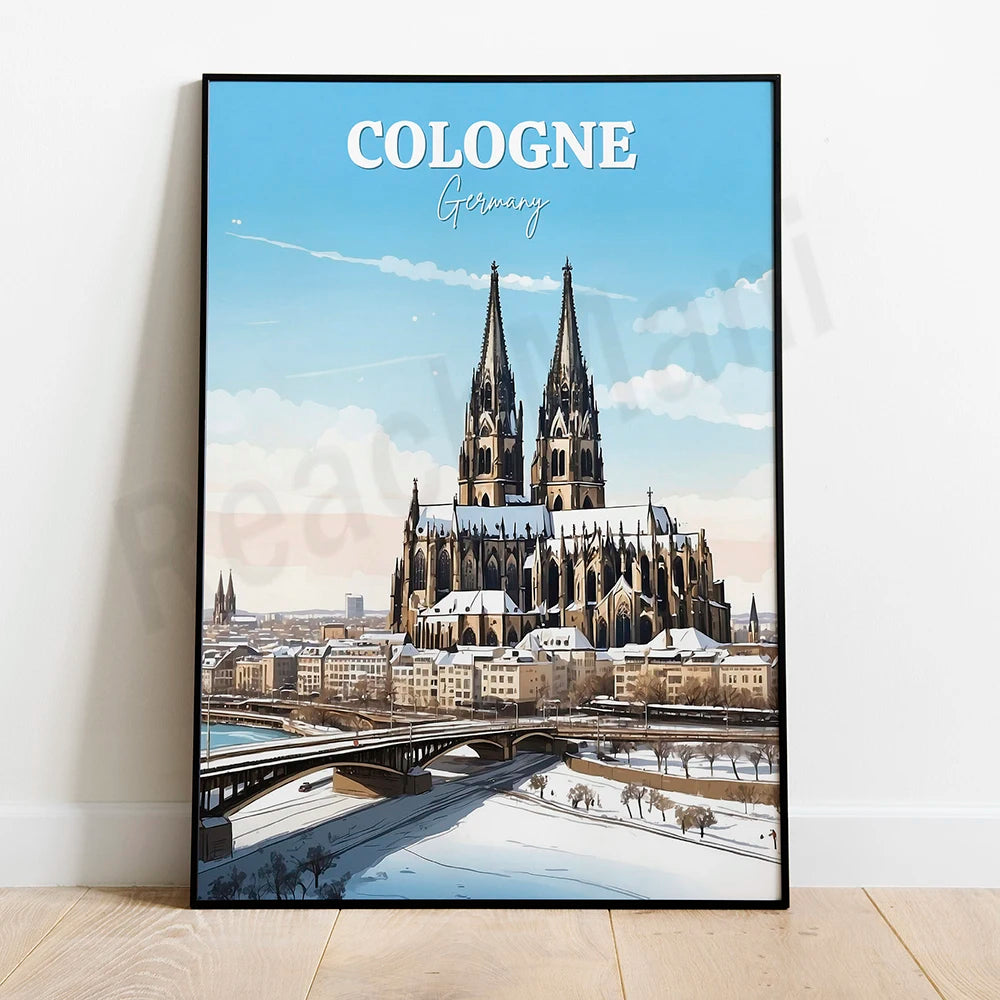 L'image montre une affiche touristique représentant la majestueuse cathédrale de Cologne en Allemagne, avec son architecture gothique imposante et ses deux tours jumelles, entourée de bâtiments et d'un pont qui se reflète dans l'eau.