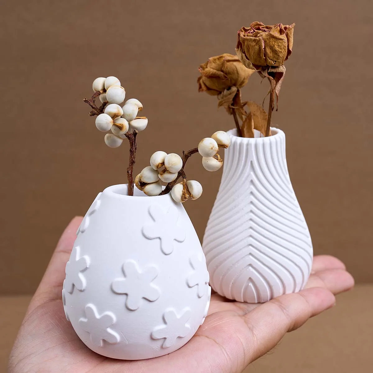 vases blancs relief floral minimaliste décoration maison artisanale résine plâtre silicone bricolage