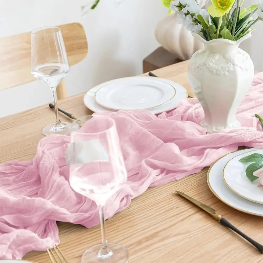 chaise table rose clair decoration anniversaire mariage deco boho simple élégante longue runner polyester