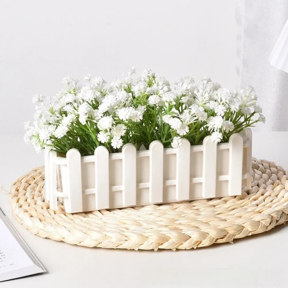 cache plantes blanc clôture picket classique plantes vertes décoration balcon jardin pastorale rusticité arrangement