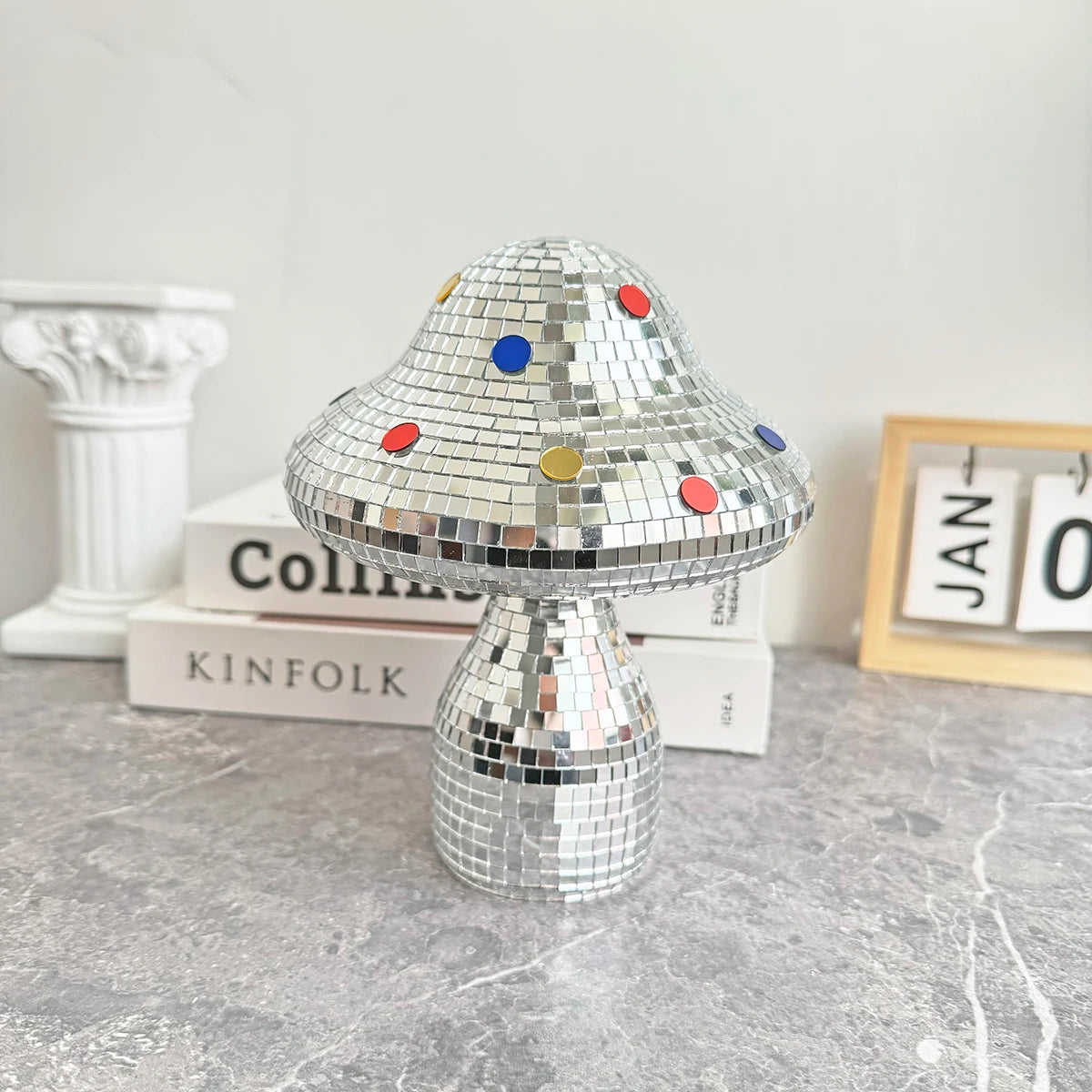 décoration moderne boule champignon rouge or argent mosaïque petite miroir disco salon chambre