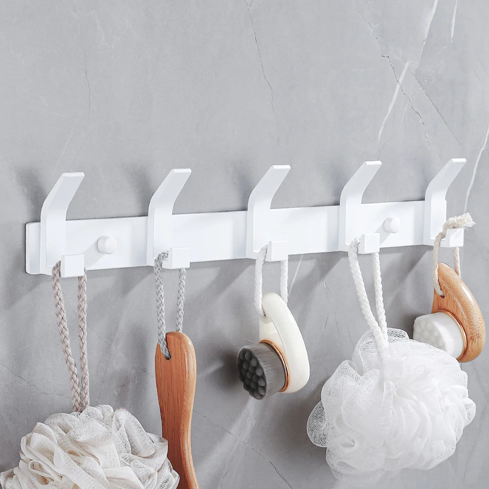 porte serviettes mural blanc moderne crochets cordons rangement salle bain minimaliste