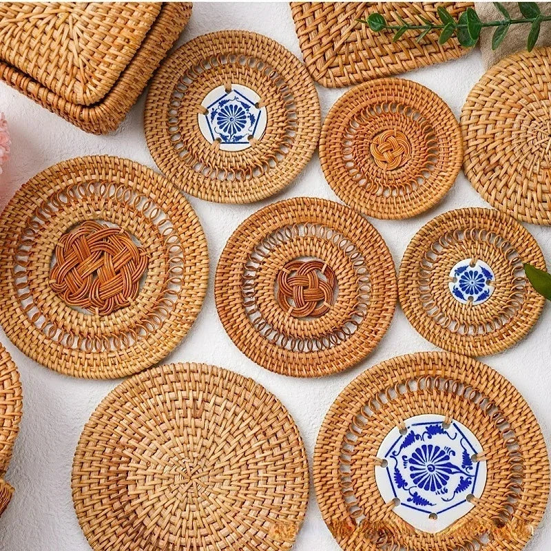assiettes tressées osier motif floral protection meuble traditionnel artisanal serveur thé