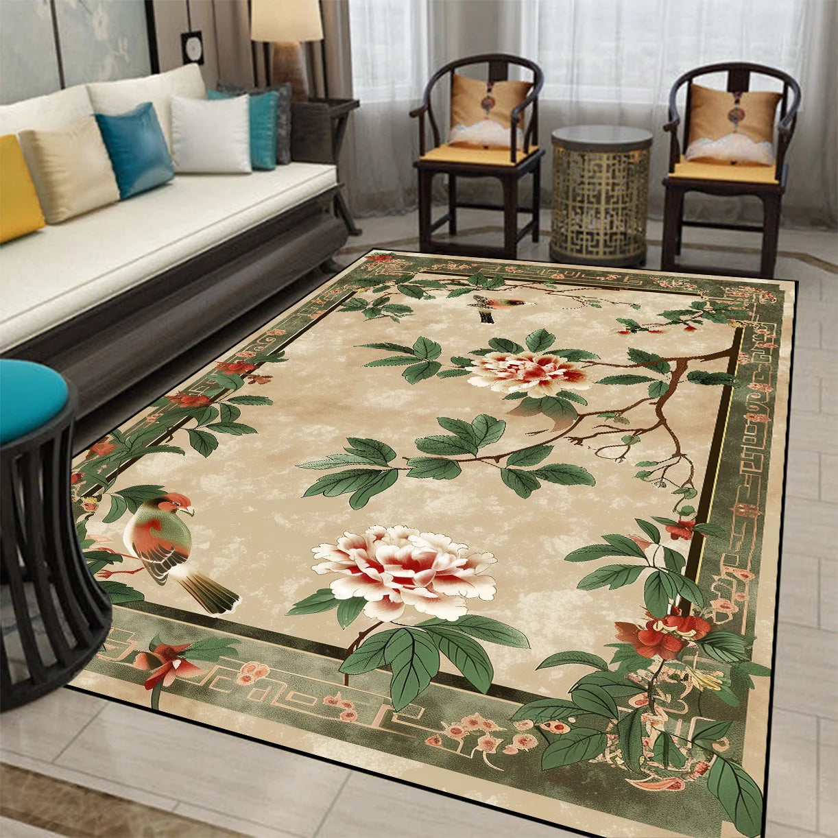 Tapis décoratif avec motif floral asiatique élégant, comprenant des fleurs de pivoine roses et blanches sur un fond beige, entouré de feuillage vert.
