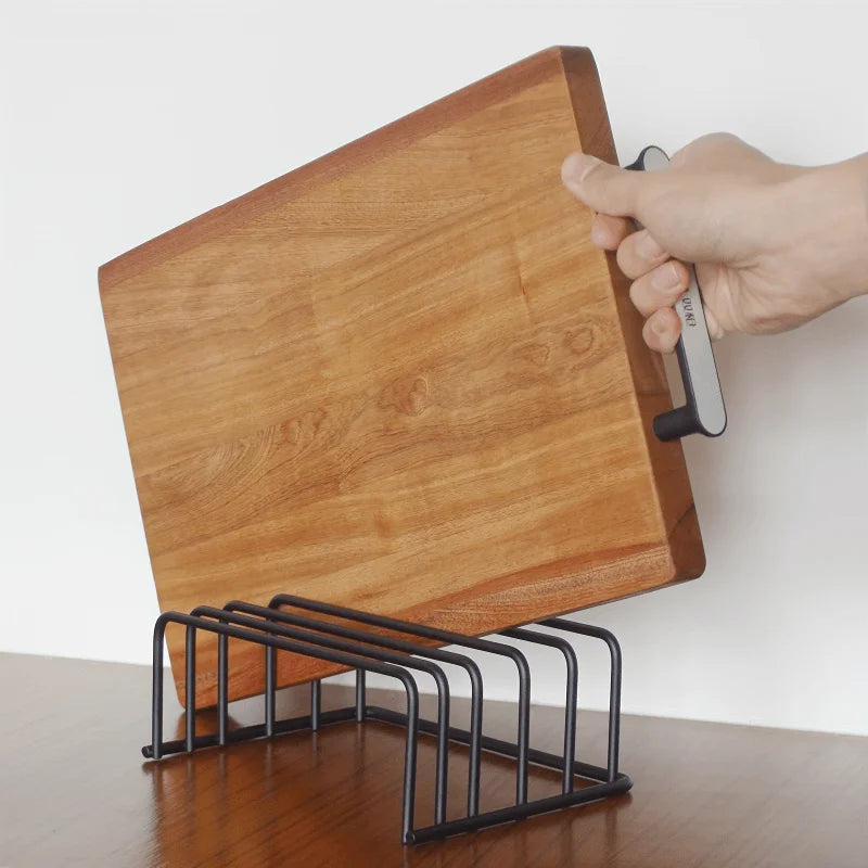 planches découper moderne bois naturel rose pâle motif simple support métallique noir durable cuisine