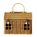 panier tressé maisonnette forme traditionnelle marron clair ouvertures fenêtres poignée arc