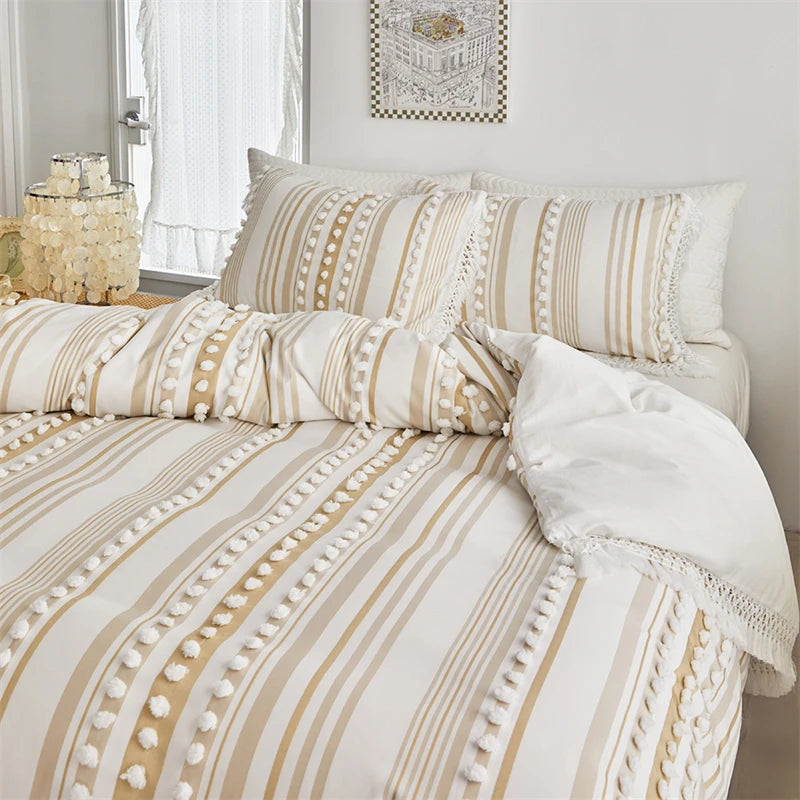 Housse de couette bohème en gris foncé dans une chambre décorée