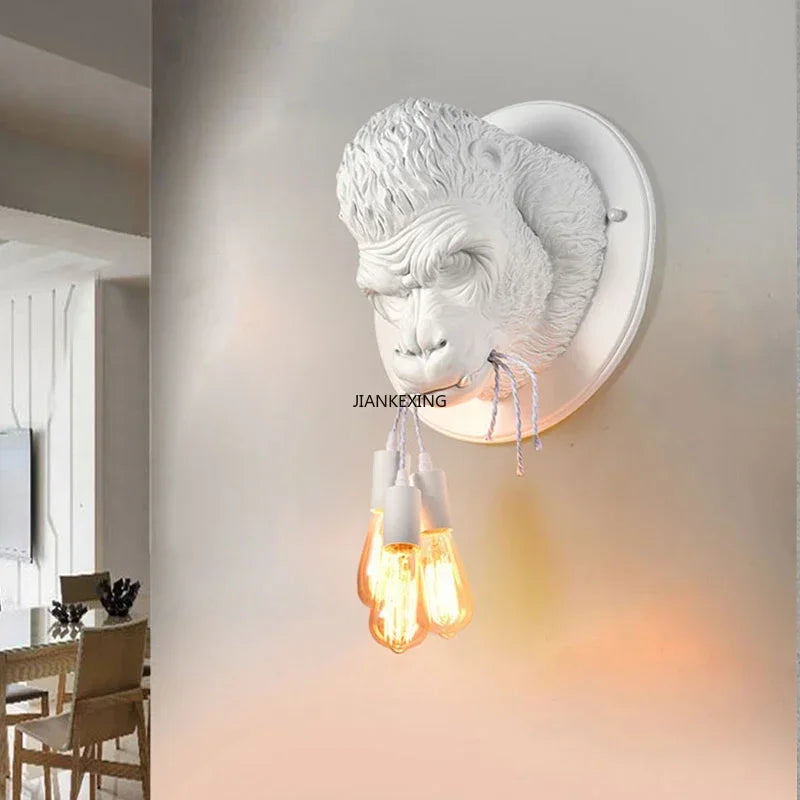 Lampe gorille allumée ambiance chaleureuse