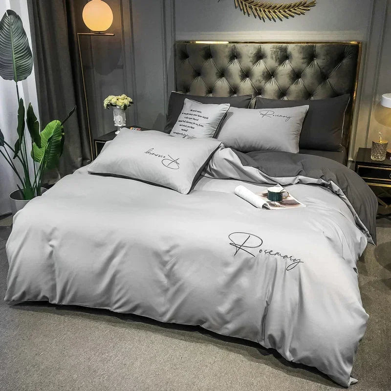 Housse de couette blanche avec des accessoires de literie coordonnés