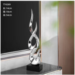 sculpture abstraite moderne rouge or argent noir torsadée fluidesDecoration intérieure résine haute qualité