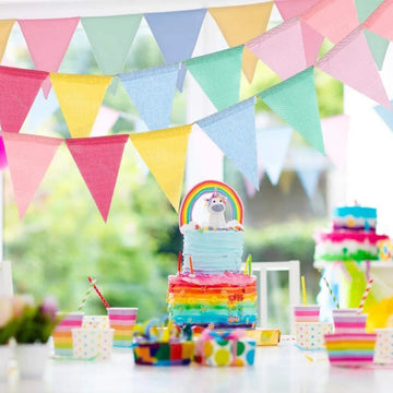 guirlande festif fanions tissu lin texturé couleurs pastel rose jaune bleu vert violet enfantin