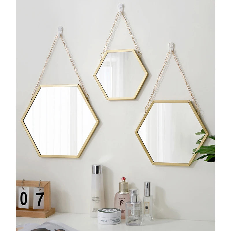 miroirs hexagonaux or miroir decoratif moderne support mural chaîne métallique surface lisse minimaliste decoration