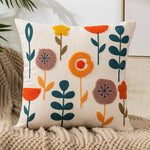 coussin carré blanc motif floral moderne brodé fleurs multicolores amovible lavable
