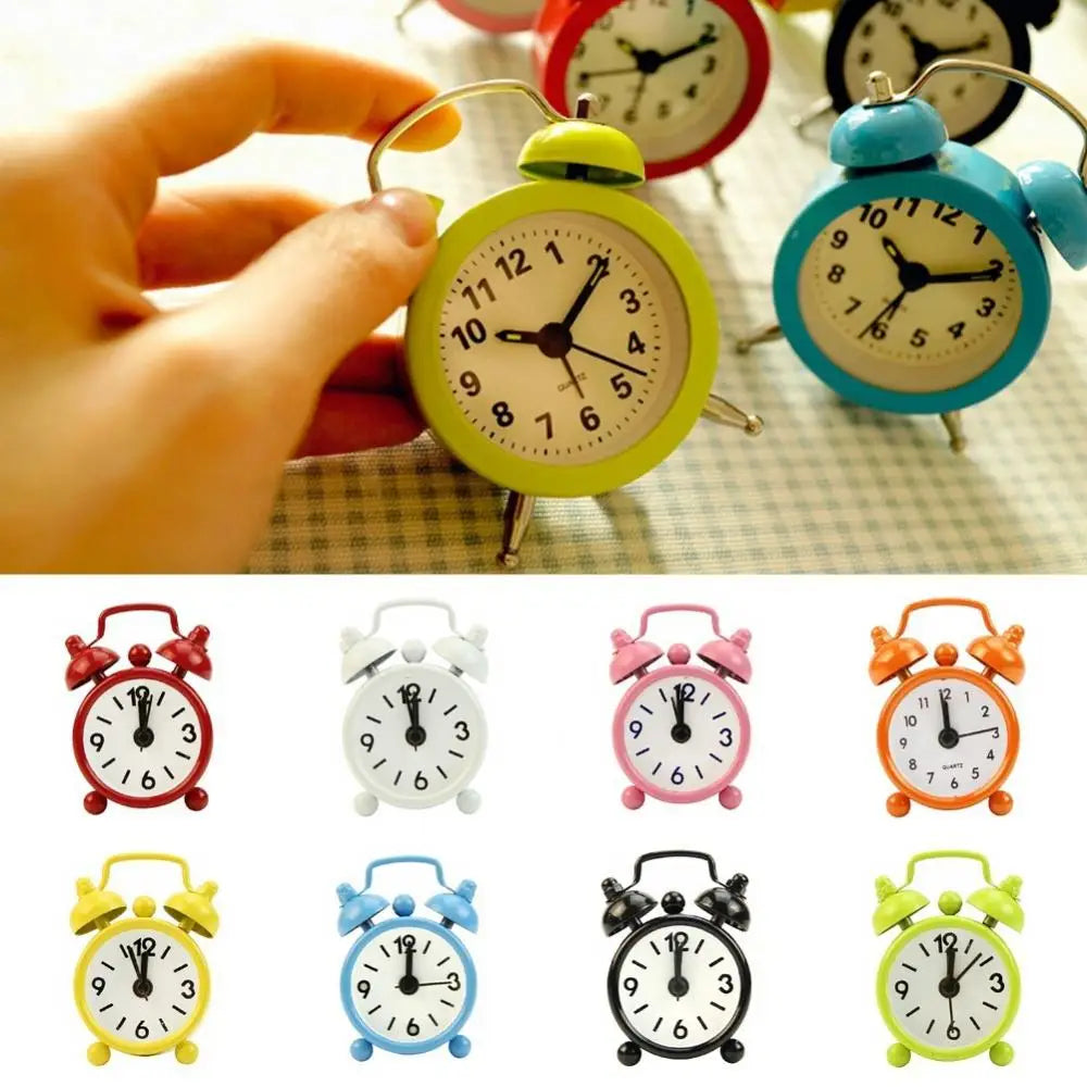 horloge réveil classique rouge jaune bleu noir simple ronde électronique numérique analogique