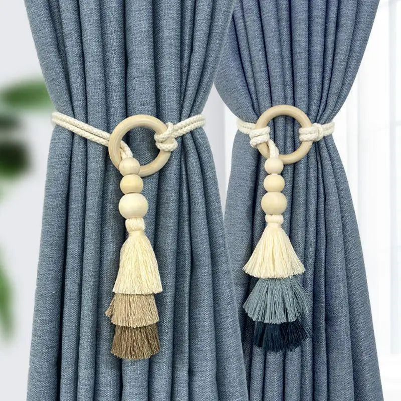 boucles rideau bois pompons tissus beiges marrons boho chic anneaux décoration maison