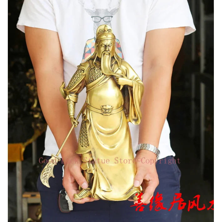 statue bronze doré guerrier traditionnel chinois longue barbe bâton faucille détails sculptés complexe
