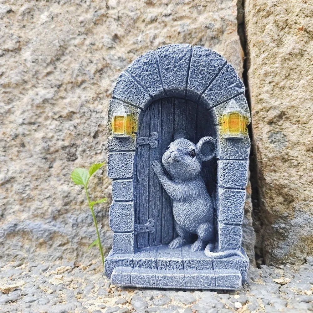 décoration extérieure artisanale porte souris sculptée lanternes dorées gris beige bleuclair