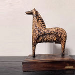 statuette girafe marron clair art deco peau léopard socle bois occasionnellement festiveOpaque statuette animaux