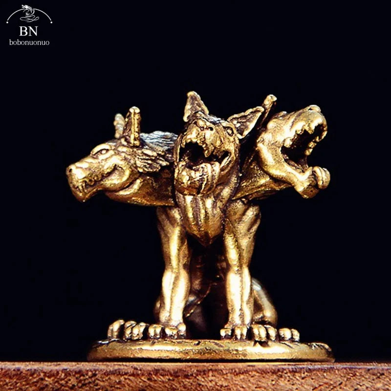 statue cerbère trois têtes doré bronze détails sculptés base texturée maison artisanat mythologie