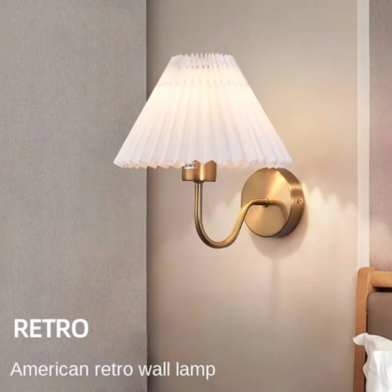 lampe murale rétro or plissée abat jour blanc éclairage chambre entrée étude moderne