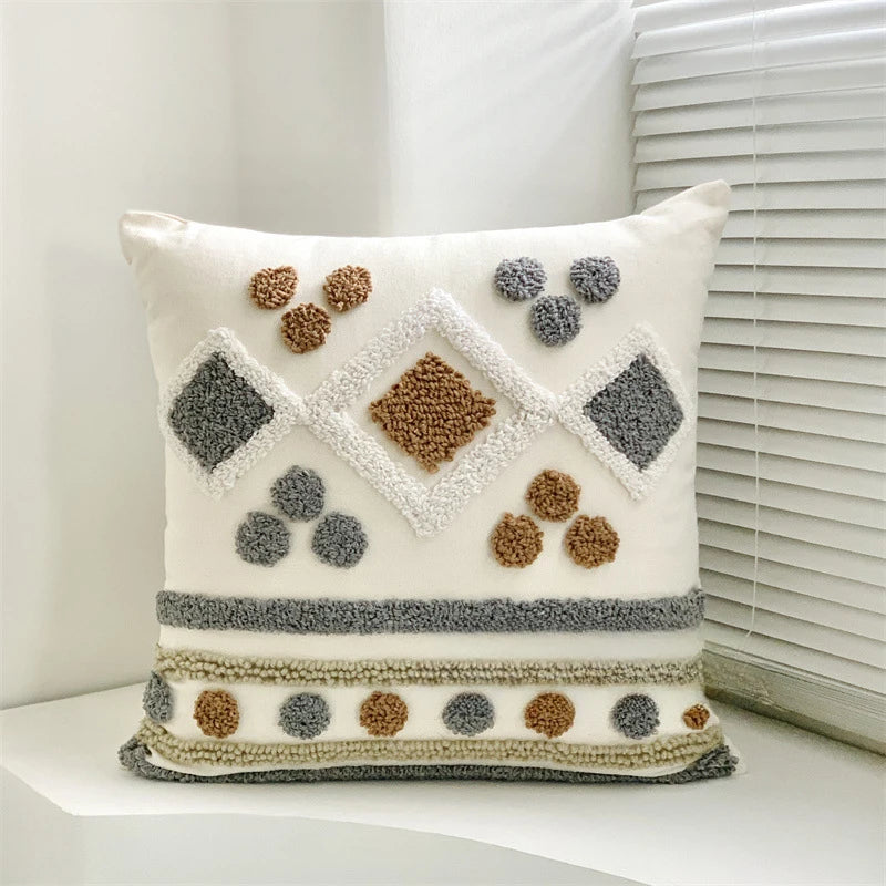 coussin brodé polyester moderne bohème motif géométrique blanc beige bleu gris marron 45x45cm