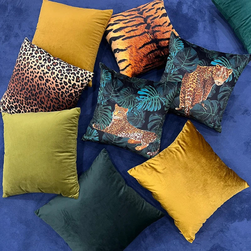 taie d'oreiller tigre léopard feuilles tropicales moderne housse coussin velours noir moutarde décoration salon
