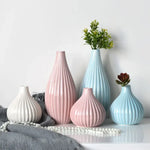 vase decoratif moderne rose bleu clair blanc strie minimaliste table fleurs artificielles