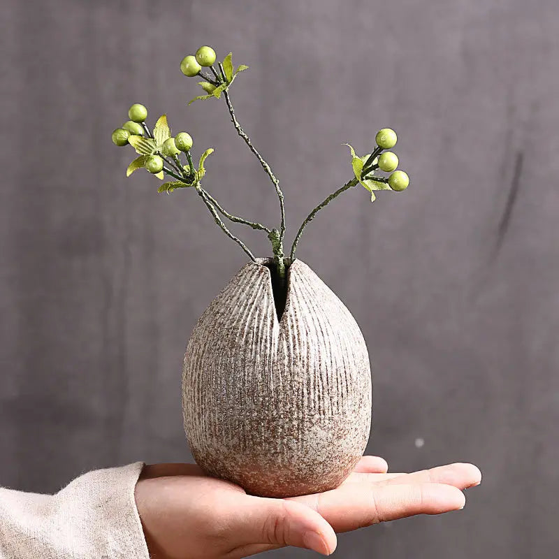petit vase céramique artisanale décoratif gris marron texture rugueuse fleur artificielle maison moderne
