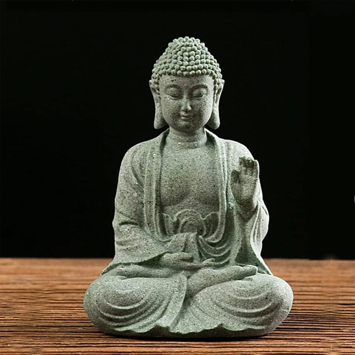statuette bouddha assise gris vert texture pierre zen minimaliste abstraite galets mousse plateau noirscriçãopta