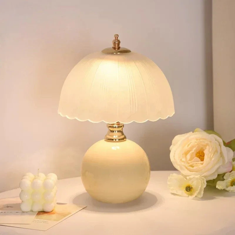 lampe table classique blanc crème texture ondulée flux lumineux led moderne chambre coucher usb