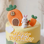 décoration gâteau forme lapin carotte anniversaire enfant festif orange vert blanc