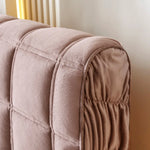 Housse de tête de lit en velours matelassé gris clair, détail de la texture