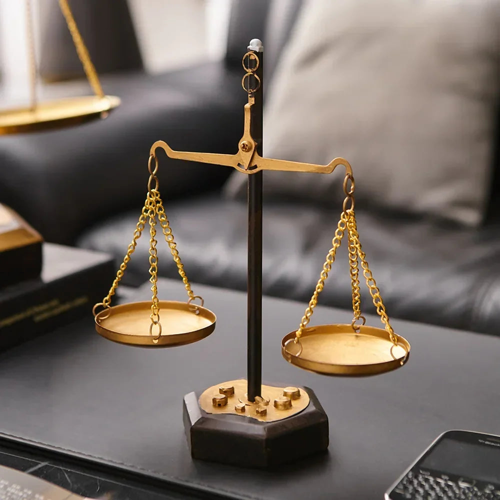 balance or noir sculpture décorative intérieur table objet art classique vintage ornement maison