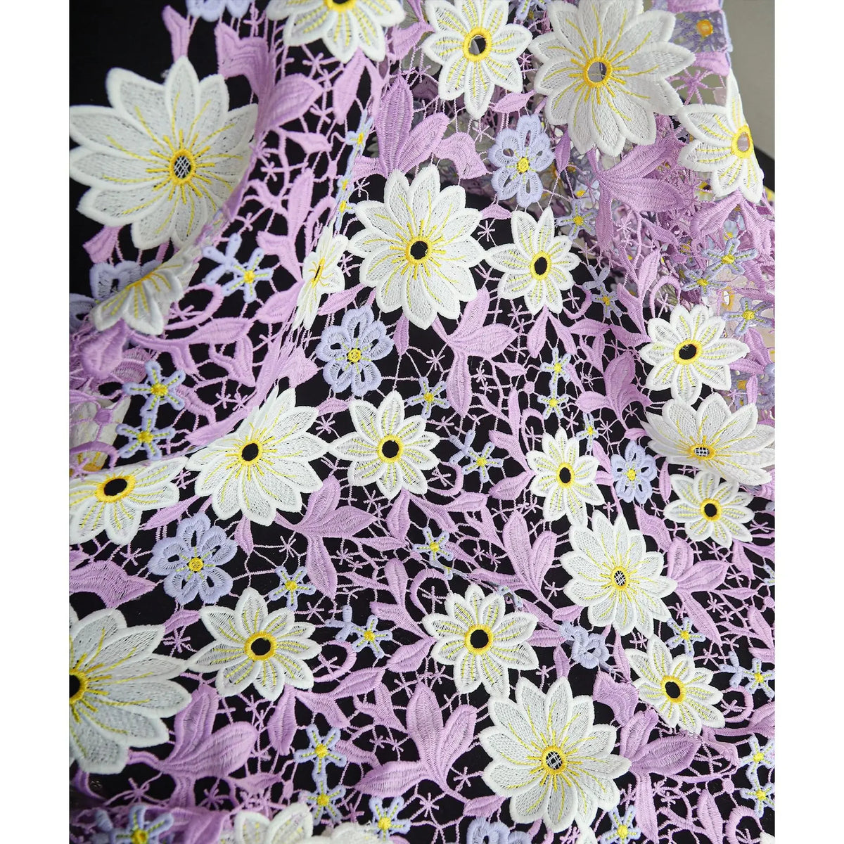 tissu brodé floral motifs floraux transparent polyester délicat romantique marguerites fleurs