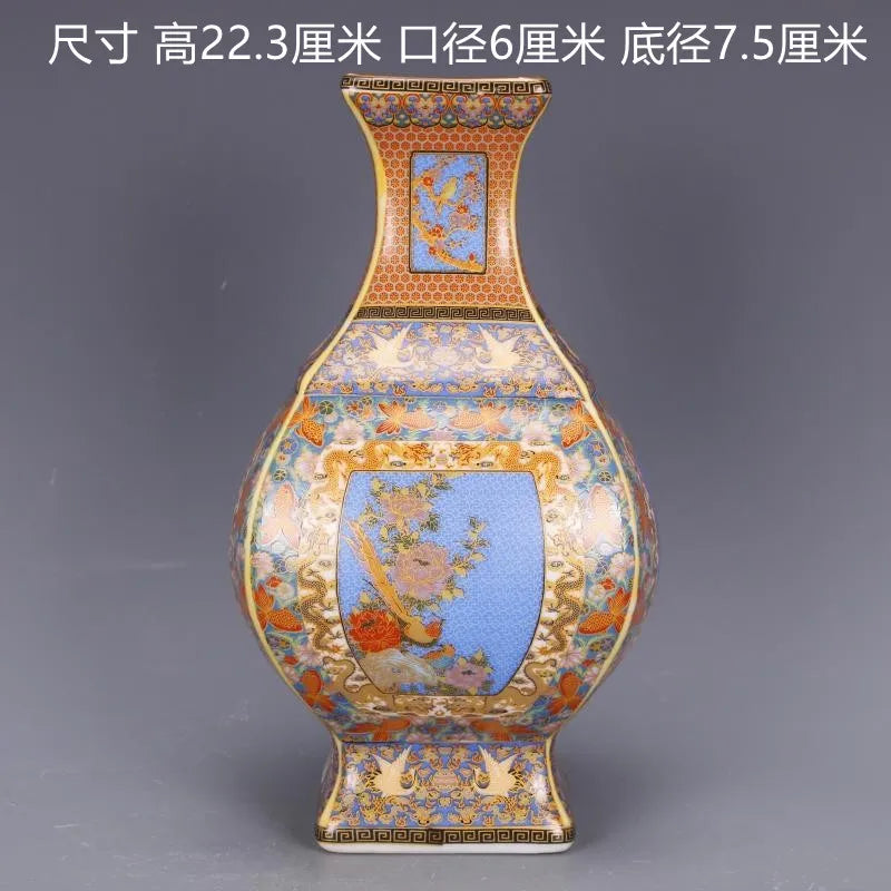Vase décoratif en porcelaine émaillée aux couleurs vives avec motifs floraux et géométriques ornementaux.