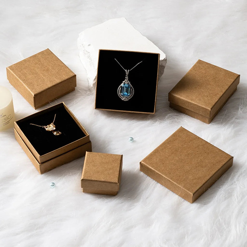 boîtes bijoux carton noir marron clair contemporaines opaques rangement pendentifs boucles d'oreilles cadeaux fêtes