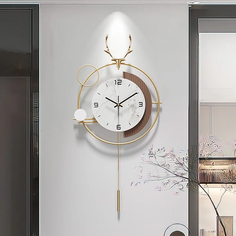 horloge murale moderne aiguille cadre doré cadran blanc motifs géométriques pendule dorée