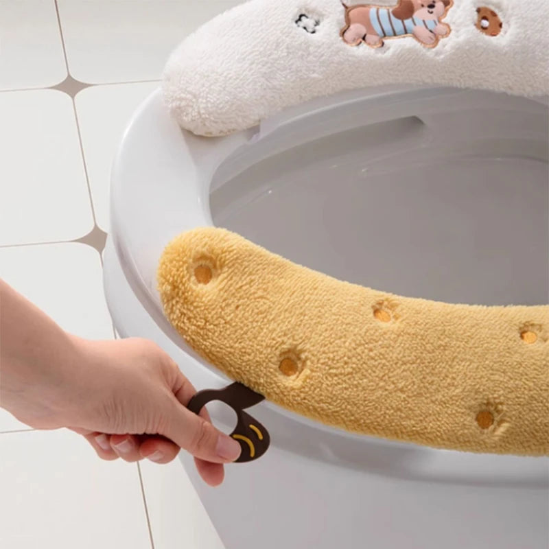 couvre siege toilette peluche blanc jaune imprimé chien doux decoratif anneaux métalliques salle bain