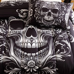 Housse de couette noire et blanche dans une chambre à déco gothique