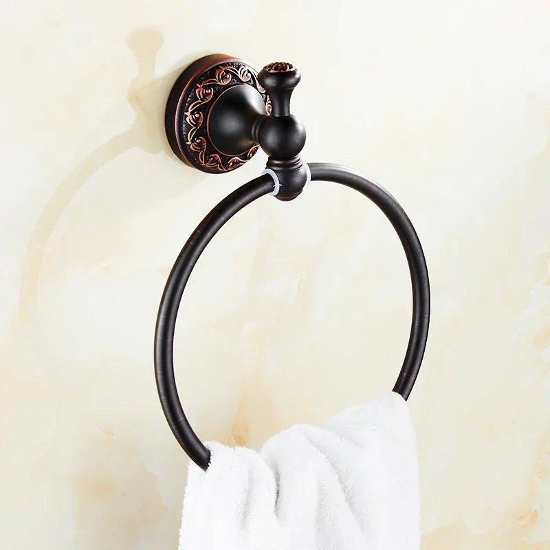accessoires salle bain bronze noir élégants motifs floraux classiques porte serviettes savon papier hygiénique
