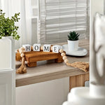 blocs decoratifs blancs lettres relief modernes pompons bois rubans tissus ensemble decoration maison famille