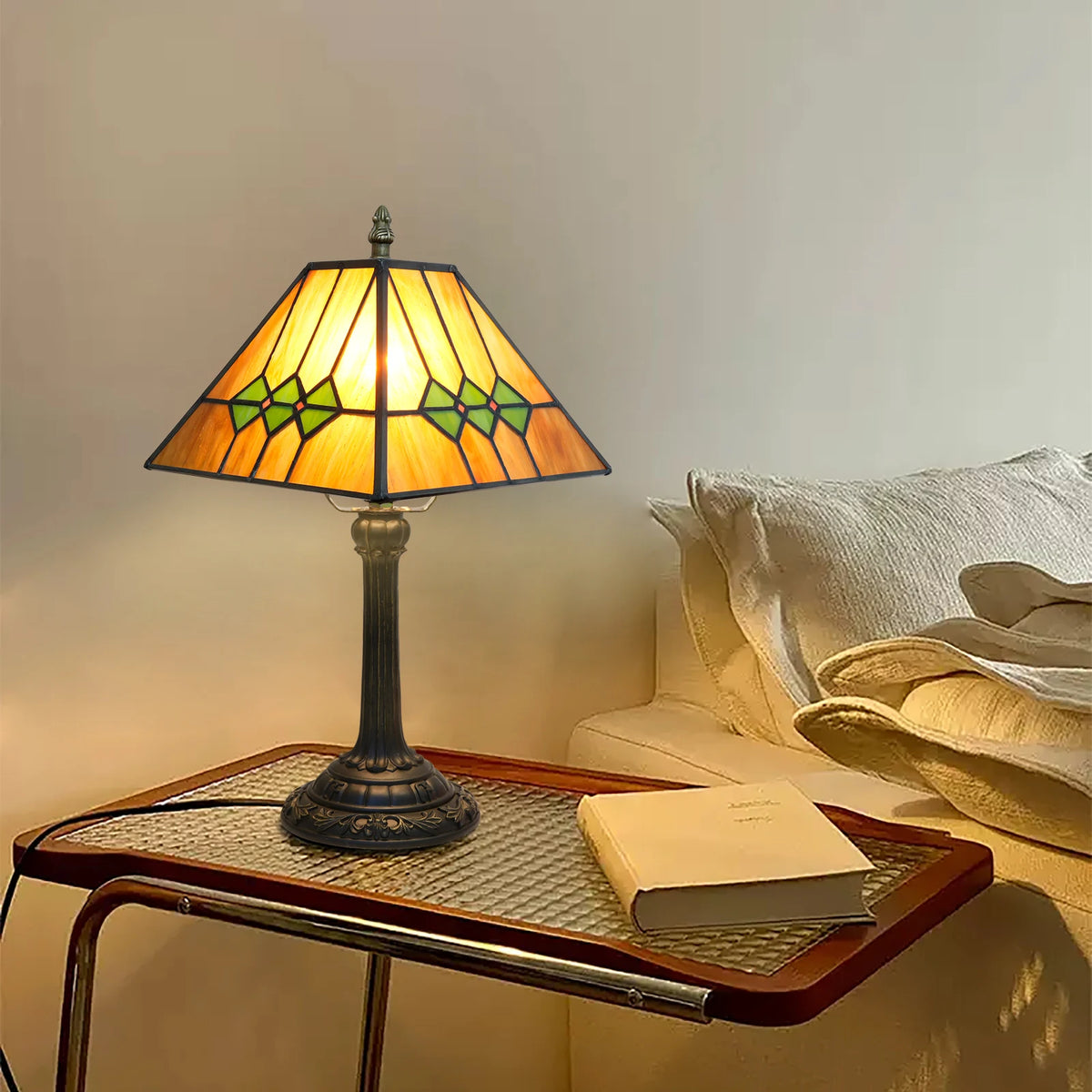 lampe vitrail multicolore motif géométrique vintage opacité interrupteur poussoir résine chambre salon
