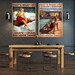 Les affiches vintages de patinage et de baignade ornent les murs d'une salle à manger moderne avec une table en bois et des tabourets en métal.