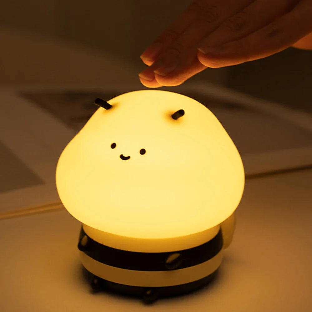 veilleuse table animée abeille souriante antennes noires moderne chambre enfants blanc noir led rechargeable