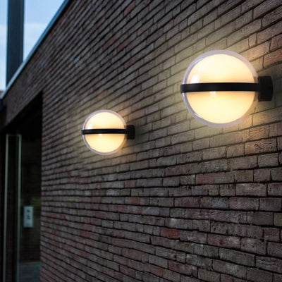 Applique murale LED boule acrylique 10W blanc chaud sur mur extérieur