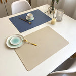 serviettes table moderne bleu marine vert foncé texture cuir minimaliste respectueux environnement opaques