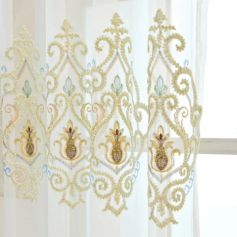 rideau classique beige broderie florale dorée élégant semi transparent salon chambre