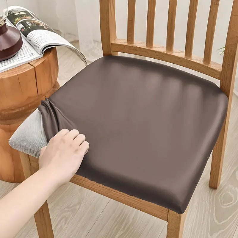 housses siège chaise cuir synthétique noir marron bleu clair moderne minimaliste élastique