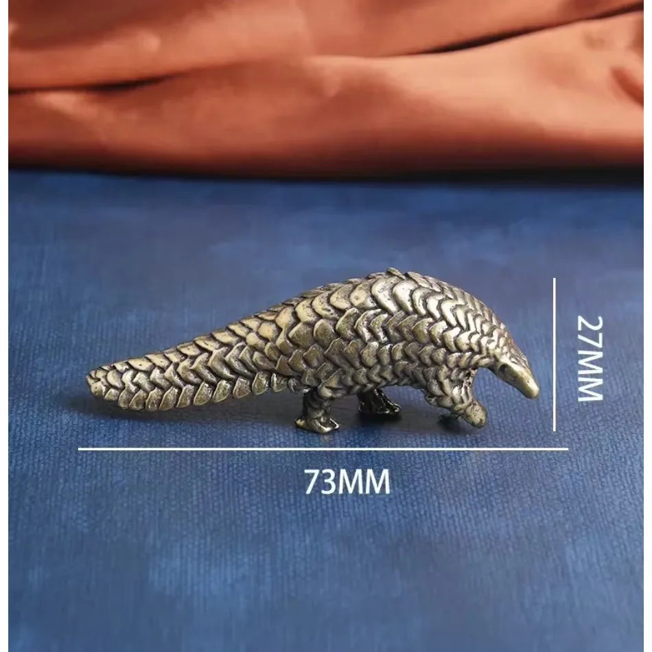 ornement métallique statuette pangolin doré émaillé écailles animalier décoration maison